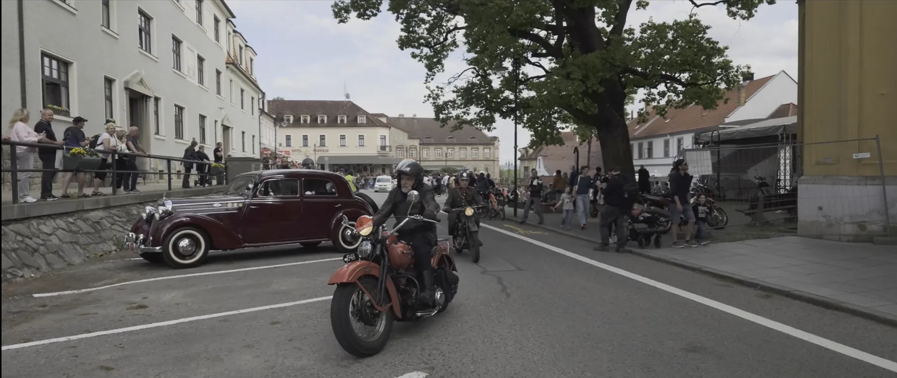 Křivonoska 2026 očima motocyklů: Douglasy, řemeny a vůně benzínu
